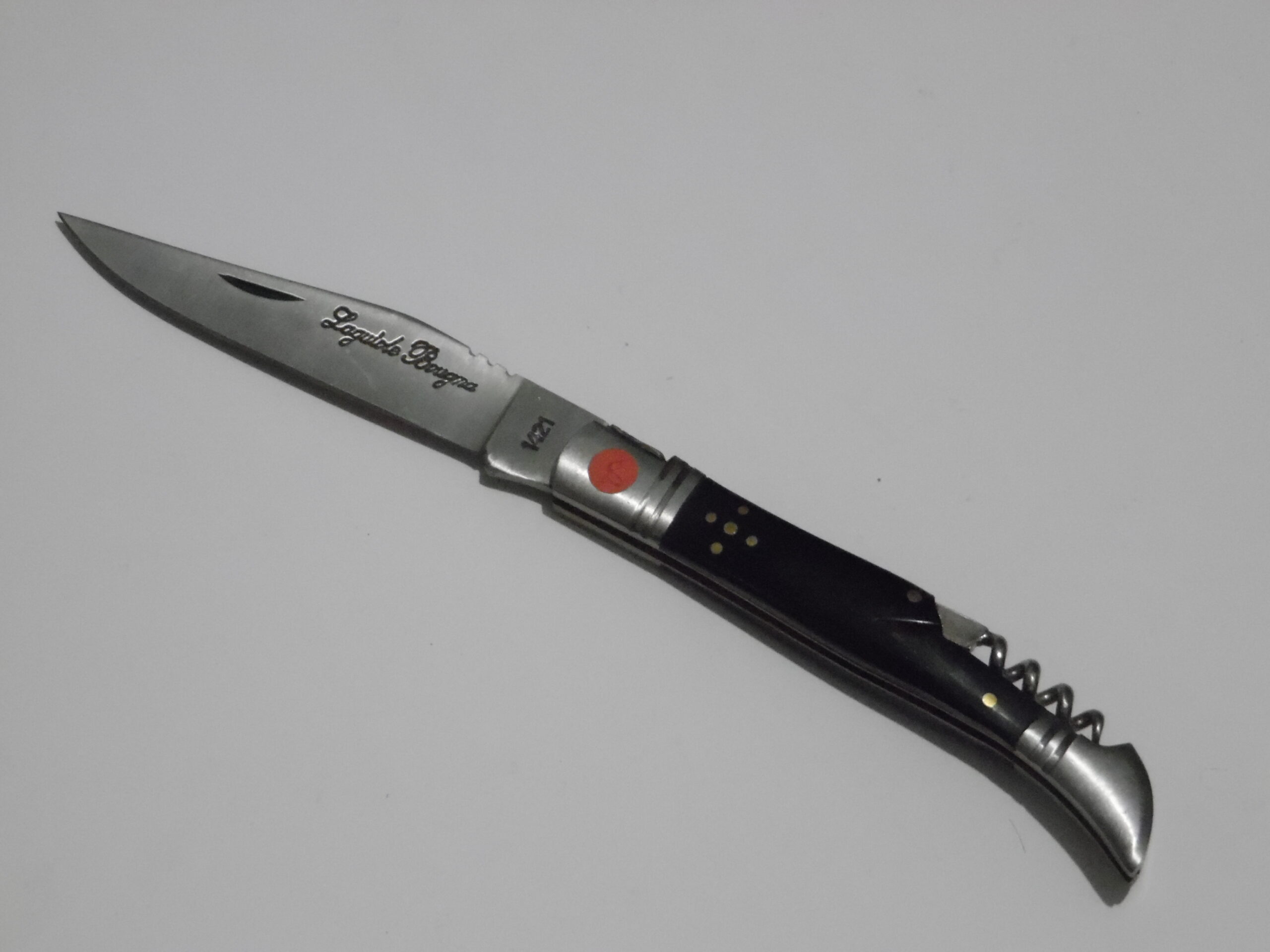 Marque : Corsica Particularité : Canif à pompe, manche noir Dimension : 16.5 cm dont lame 7.5 cm   Prix : 35€