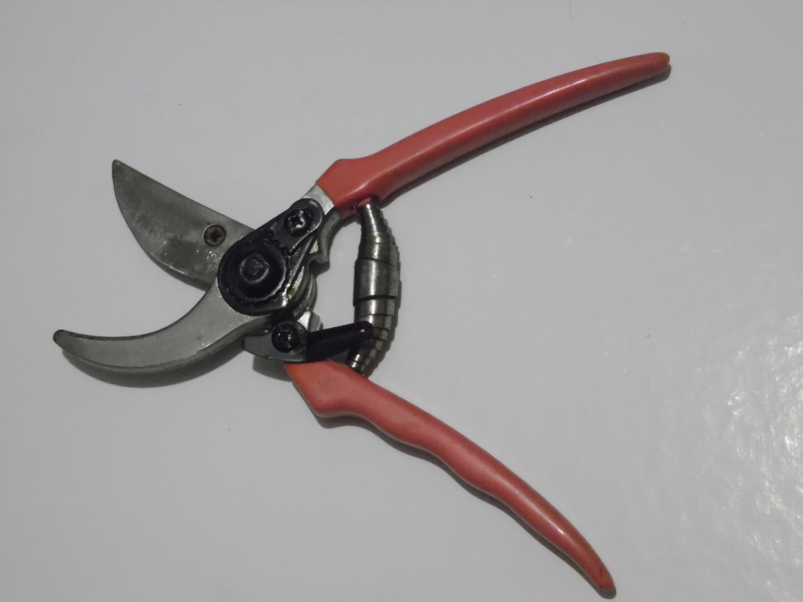 Marque : Générique Felco Origine : France Année : 80' Description : Acier et blocage de sécurité - système Felco Longueur : 19.5 cm  Prix : 18.50€
